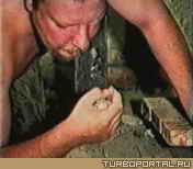 Пахом ест сладкий хлеб с пола - гифка Пахом ест сладкий хлеб с пола - гифка